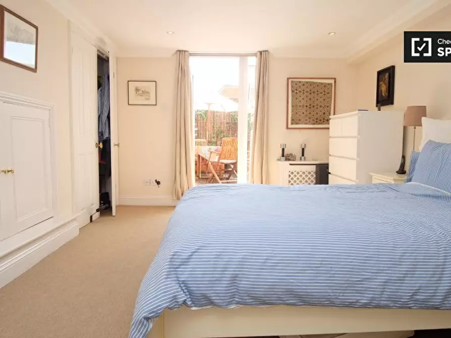 Immagine 17 di Appartamento in affitto  in Kensington High St, Kensington, London W8 6NW, UK a Kensington