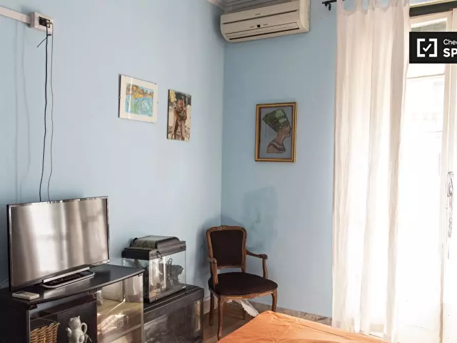 Immagine 15 di Camera condivisa in affitto  in Via Camilla a Roma