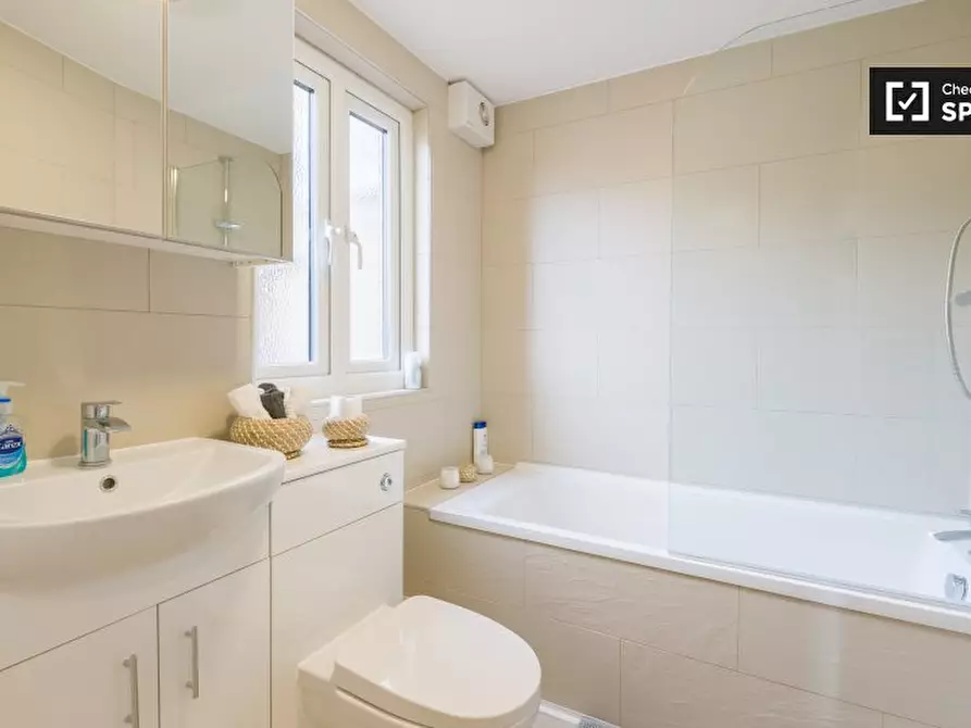 Immagine 3 di Appartamento in affitto  in Kilburn High Rd, Kilburn, London NW6 4JH, UK a Camden Town