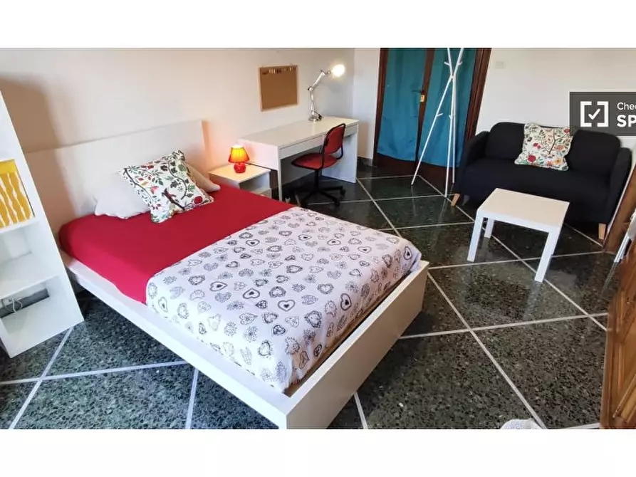 Immagine 2 di Camera condivisa in affitto  in Viale Fratelli Rosselli a Firenze