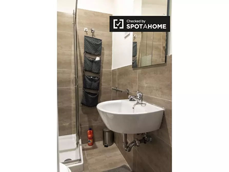 Immagine 10 di Camera condivisa in affitto  in Via Garigliano, 00198 Roma RM, Italy a Roma