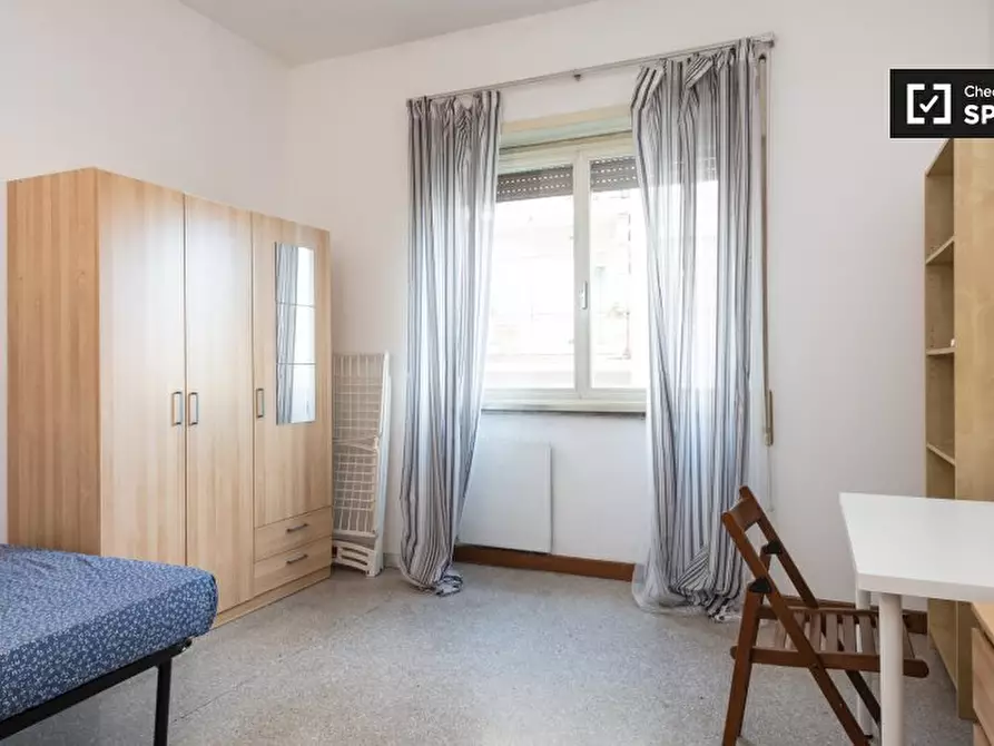 Immagine 1 di Camera condivisa in affitto  in Via Bisentina, 00139 Roma RM, Italy a Roma