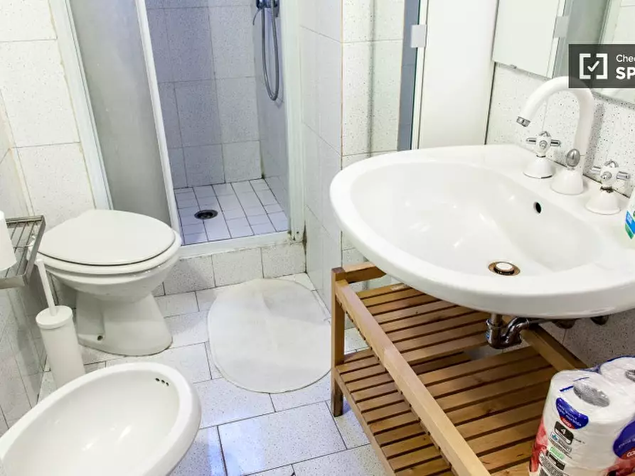 Immagine 14 di Camera condivisa in affitto  in via La Spezia a Roma