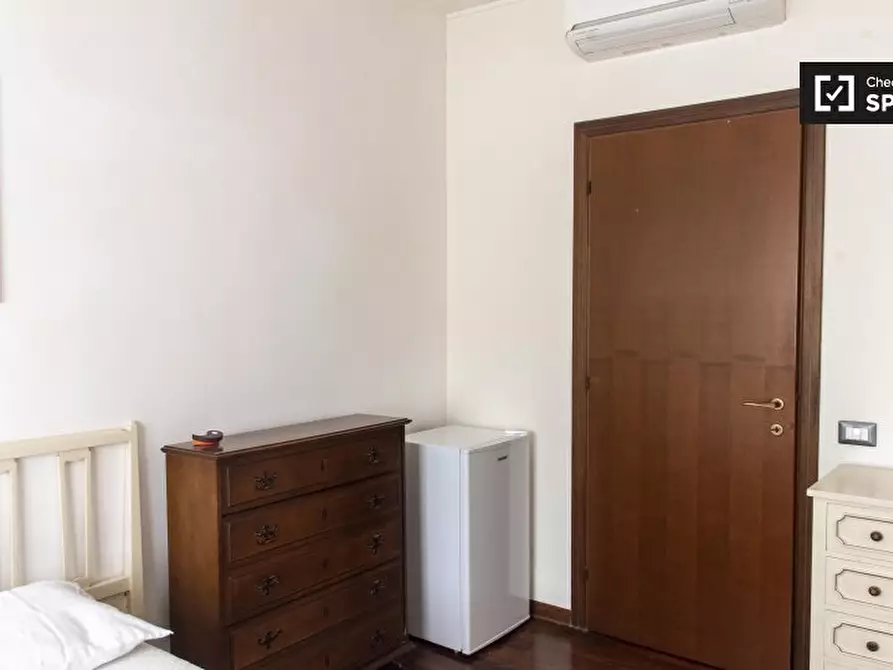 Immagine 3 di Camera condivisa in affitto  in Viale Cesare Pavese a Roma