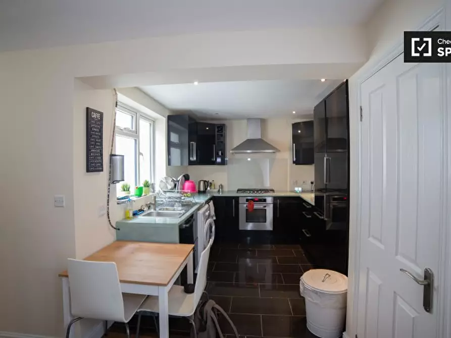 Immagine 5 di Camera condivisa in affitto  in Lower Richmond Road a Wandsworth