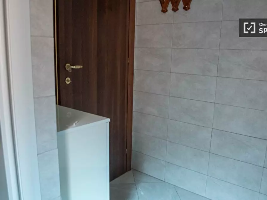 Immagine 14 di Camera condivisa in affitto  in Via Quirino Majorana a Roma