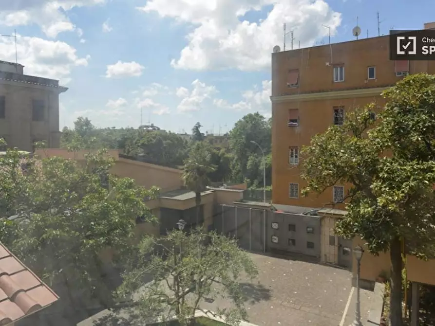 Immagine 12 di Camera condivisa in affitto  in Via Alessandro Brisse a Roma