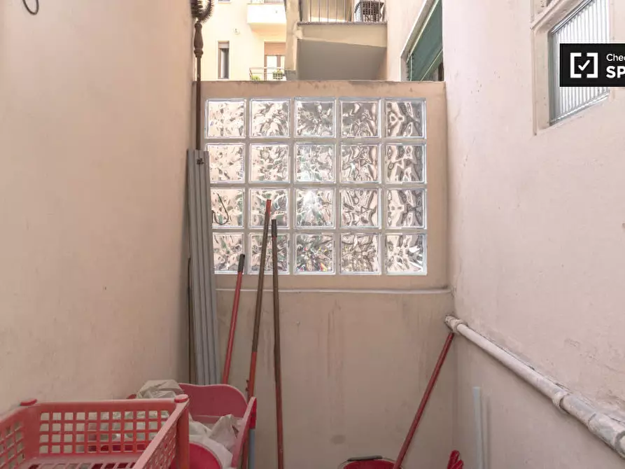 Immagine 17 di Camera condivisa in affitto  in Via Salasco a Milano