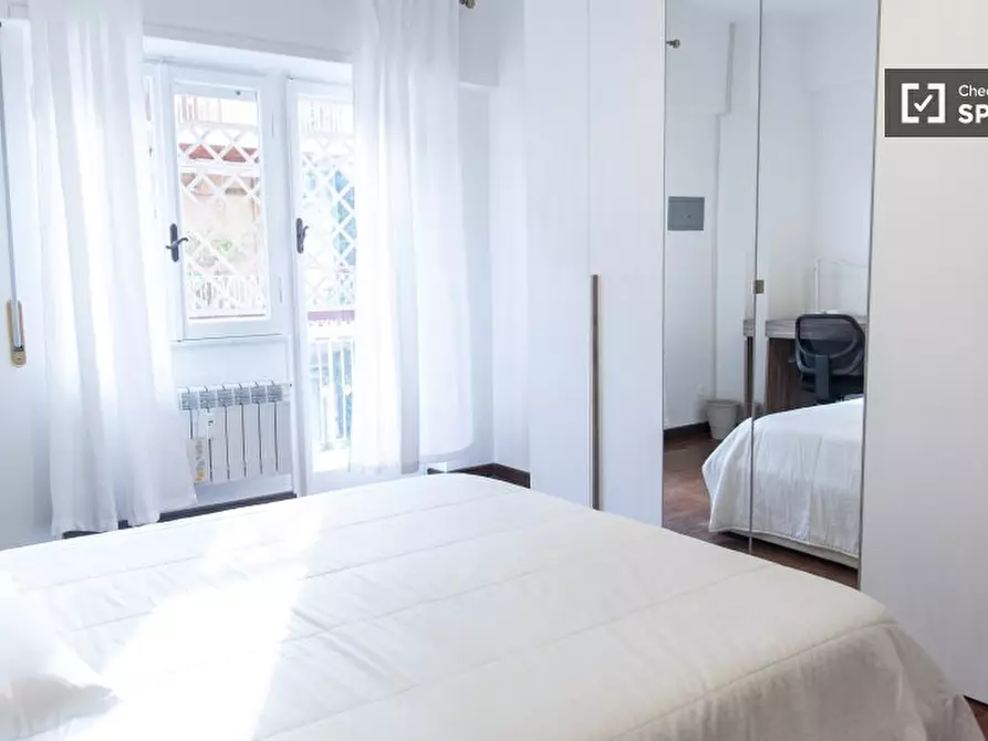 Immagine 6 di Camera condivisa in affitto  in Via Antonino Pio a Roma