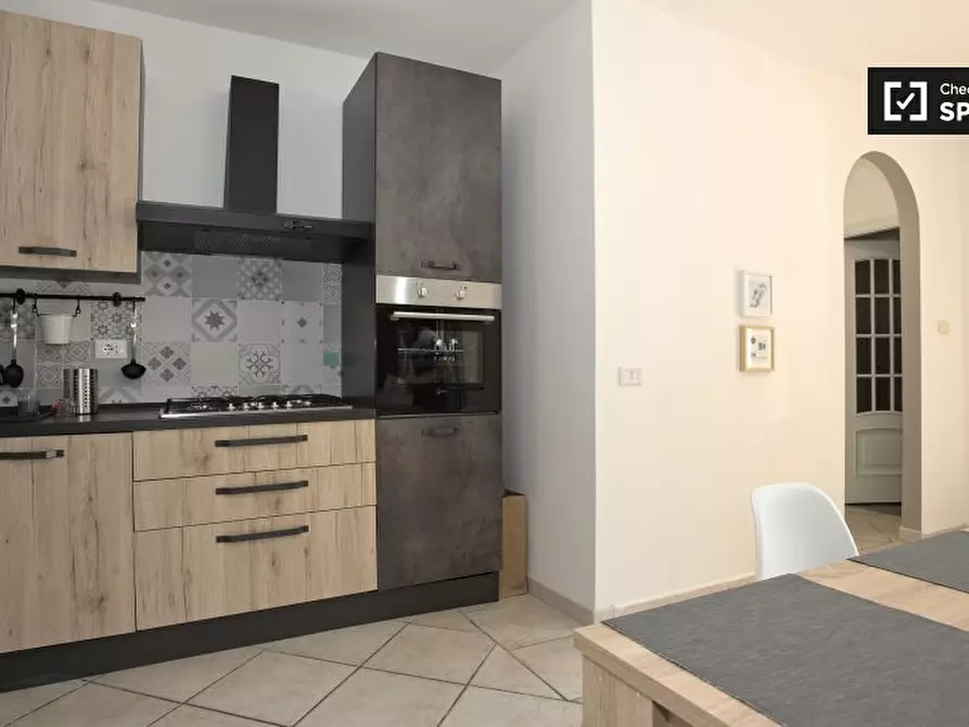 Immagine 3 di Camera condivisa in affitto  in Via Raddusa a Roma