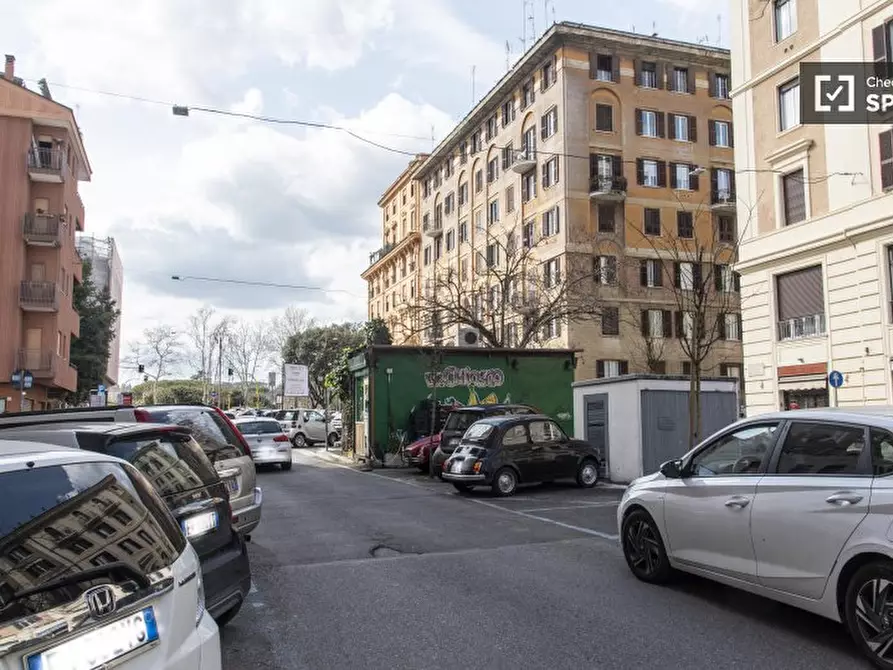 Immagine 15 di Camera condivisa in affitto  in Via Cesare Fracassini a Roma