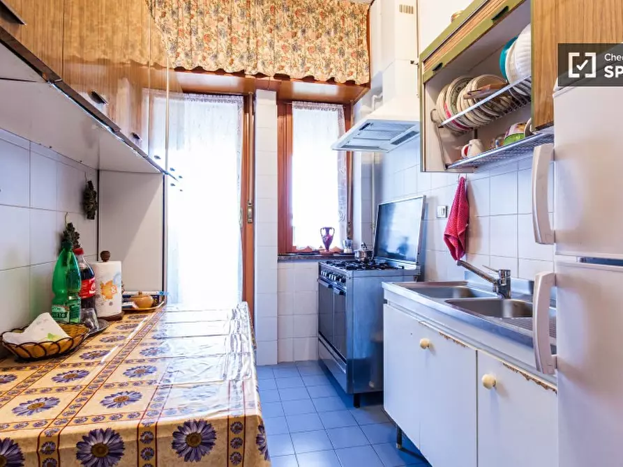 Immagine 8 di Camera condivisa in affitto  in Via Paolo Barison a Roma