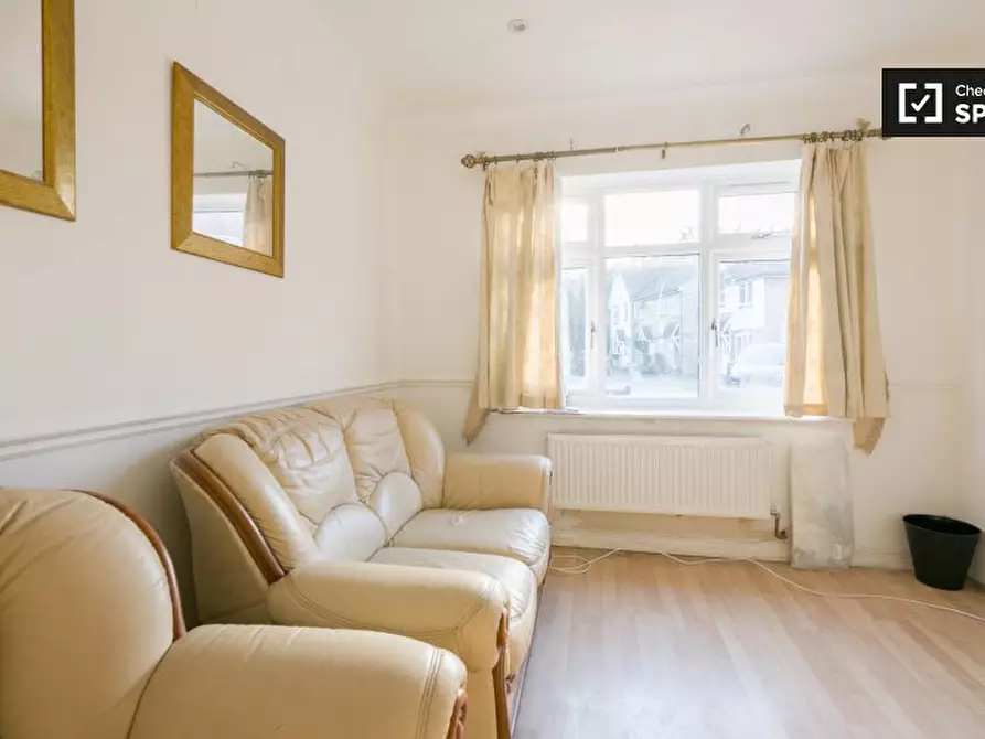 Immagine 2 di Appartamento in affitto  in Heathfield Park Drive a Barking