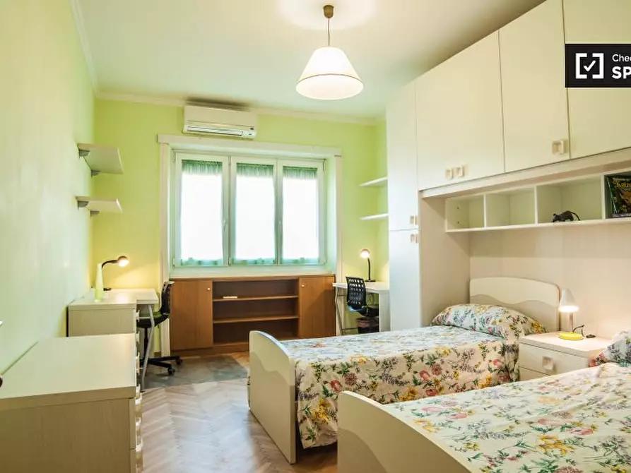 Immagine 3 di Camera condivisa in affitto  in Via Nemorense, 00199 Roma RM, Italy a Roma