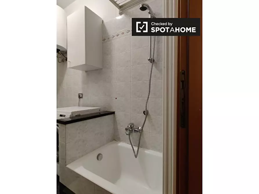 Immagine 15 di Camera condivisa in affitto  in Via Guido Gozzano a Cinisello Balsamo