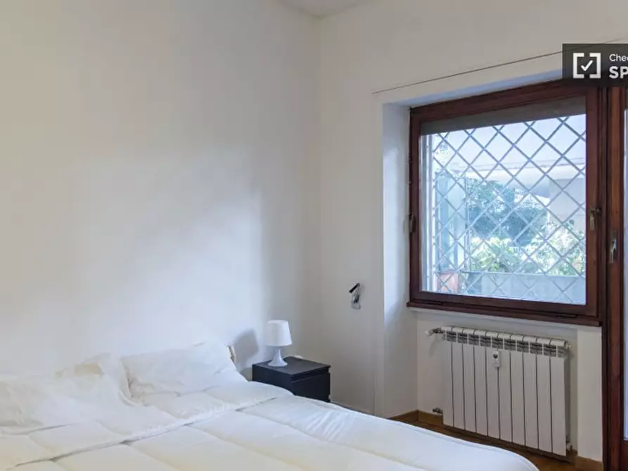 Immagine 2 di Camera condivisa in affitto  in Via Giuseppe Lorenzoni a Roma