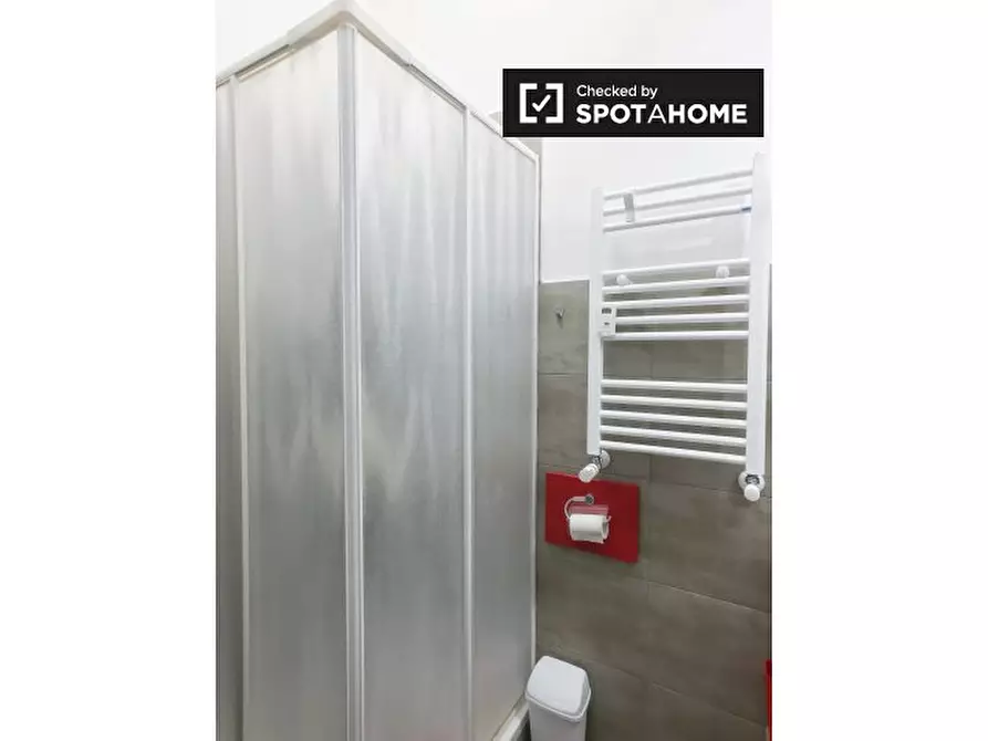 Immagine 5 di Camera condivisa in affitto  in Via Ettore Giovenale a Roma