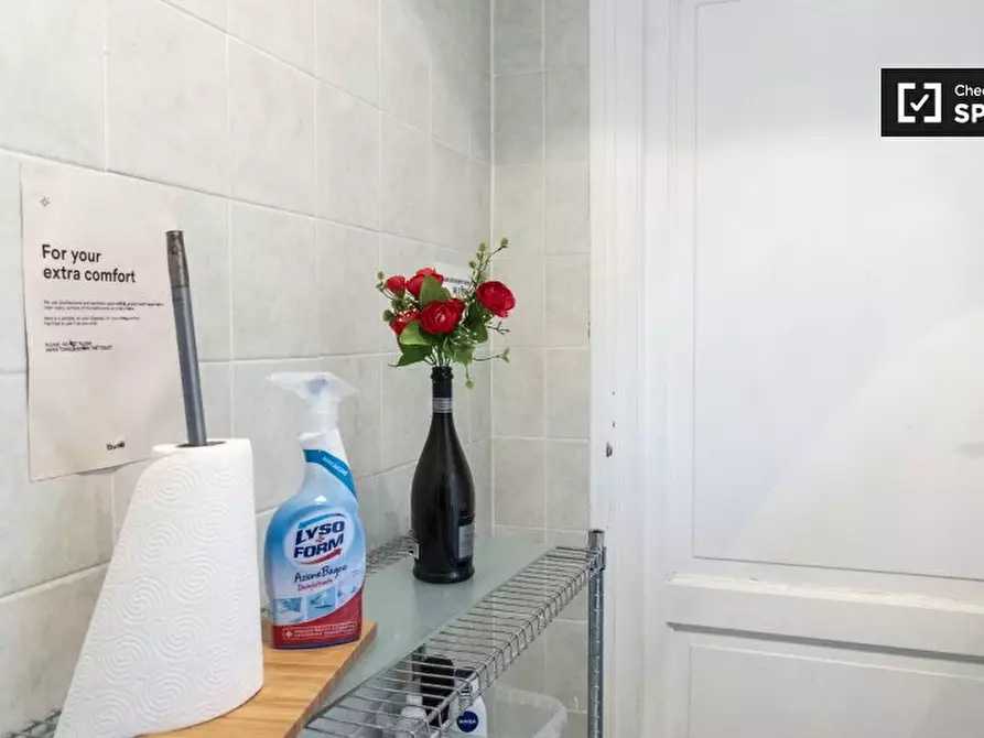 Immagine 8 di Camera condivisa in affitto  in Viale Glorioso a Roma