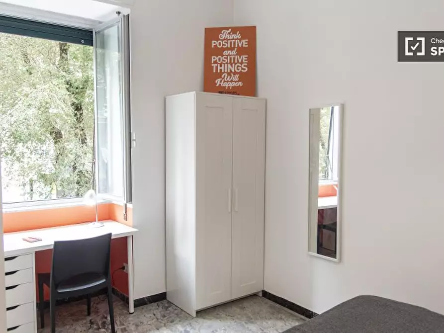 Immagine 16 di Camera condivisa in affitto  in Viale delle Province a Roma