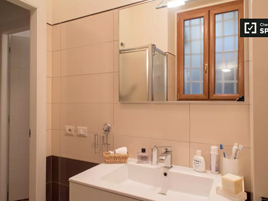 Immagine 19 di Camera condivisa in affitto  in Via Napoli a Roma