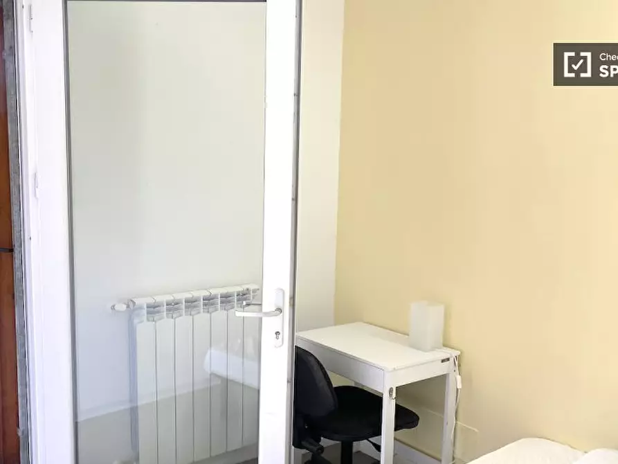 Immagine 3 di Camera condivisa in affitto  in Via di Carcaricola a Roma