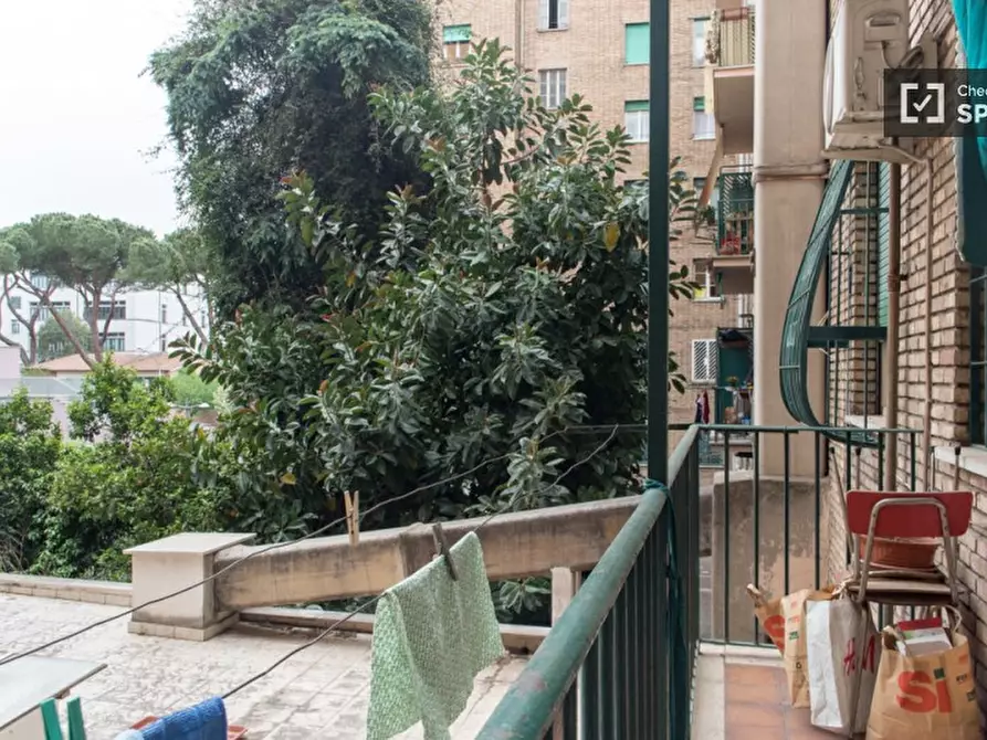 Immagine 10 di Camera condivisa in affitto  in Via Satrico a Roma