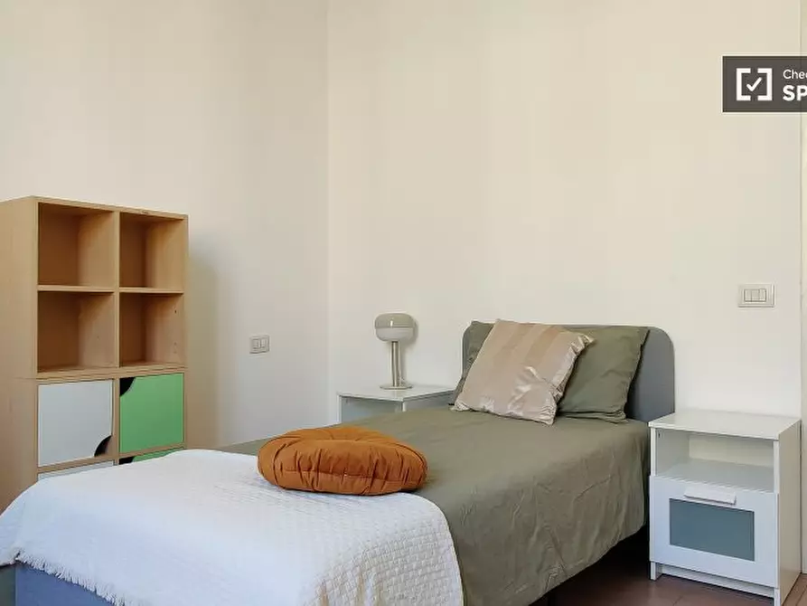 Immagine 2 di Camera condivisa in affitto  in Via Anton Giulio Barrili a Milano