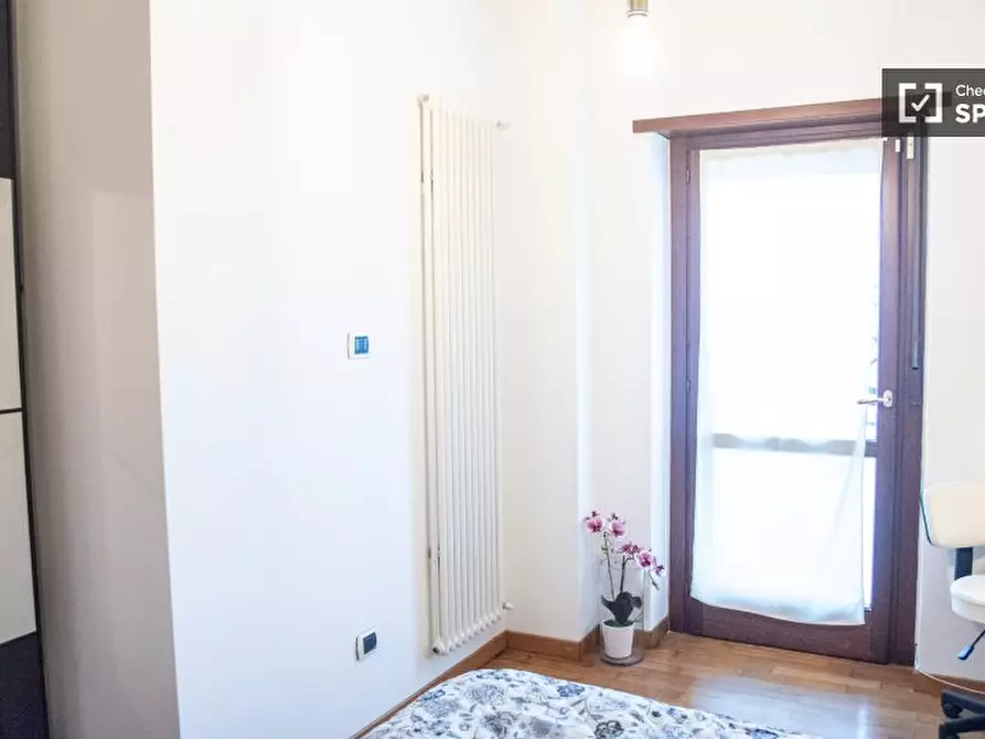 Immagine 2 di Camera condivisa in affitto  in Via Luigi Lilio a Roma