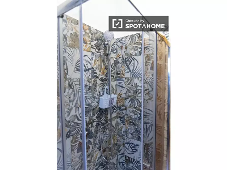 Immagine 6 di Appartamento in affitto  in Viale Telese a Roma