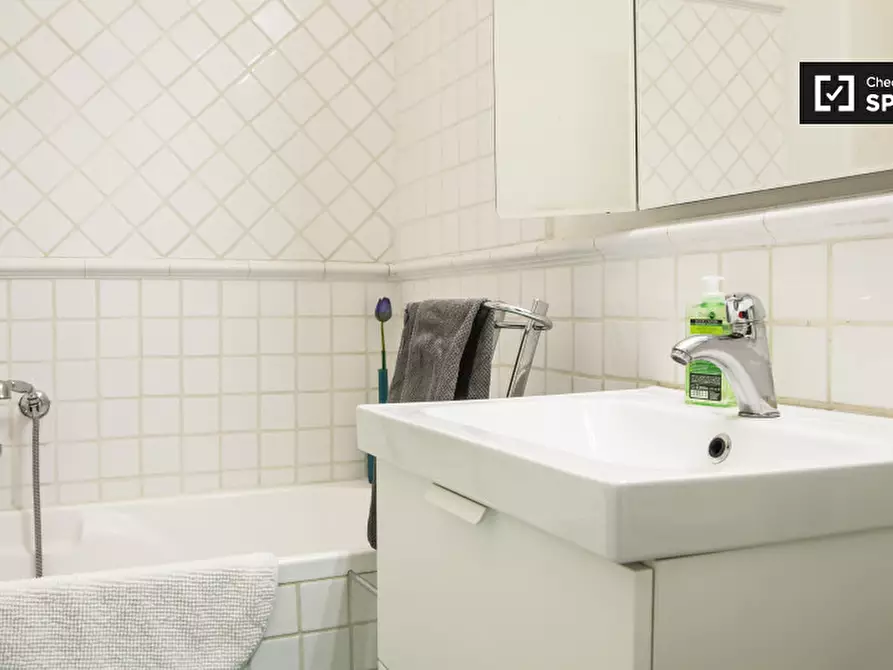 Immagine 16 di Camera condivisa in affitto  in Via Fogliano a Roma