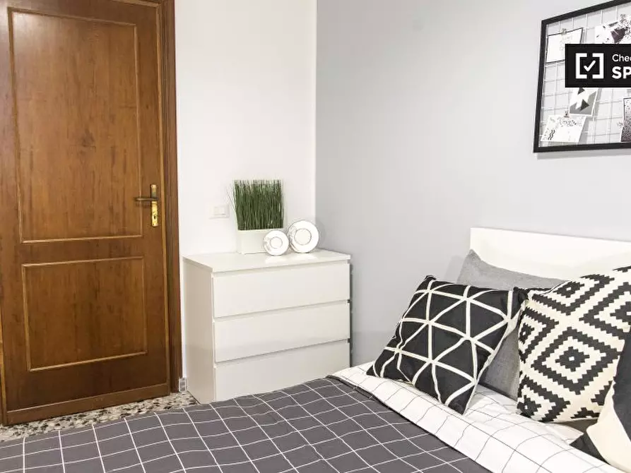 Immagine 4 di Camera condivisa in affitto  in Via Cerveteri a Roma