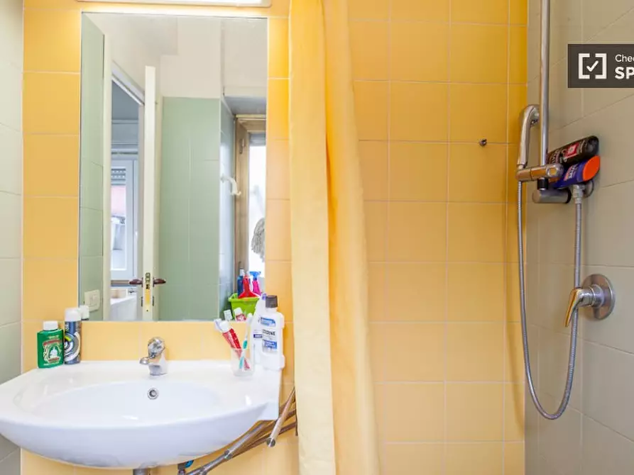 Immagine 5 di Camera condivisa in affitto  in Via dello Scalo di San Lorenzo a Roma