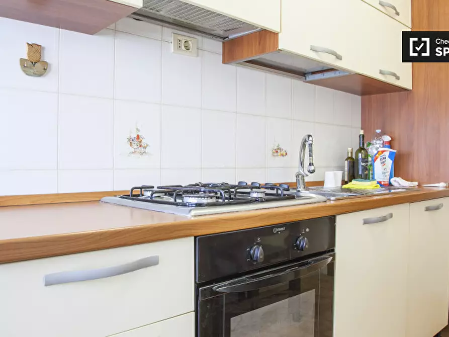 Immagine 6 di Camera condivisa in affitto  in Via Sestio Menas a Roma