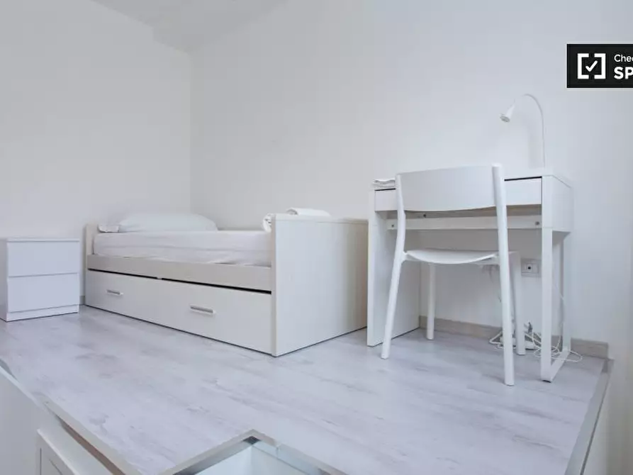 Immagine 2 di Camera condivisa in affitto  in Via Acerenza a Milano