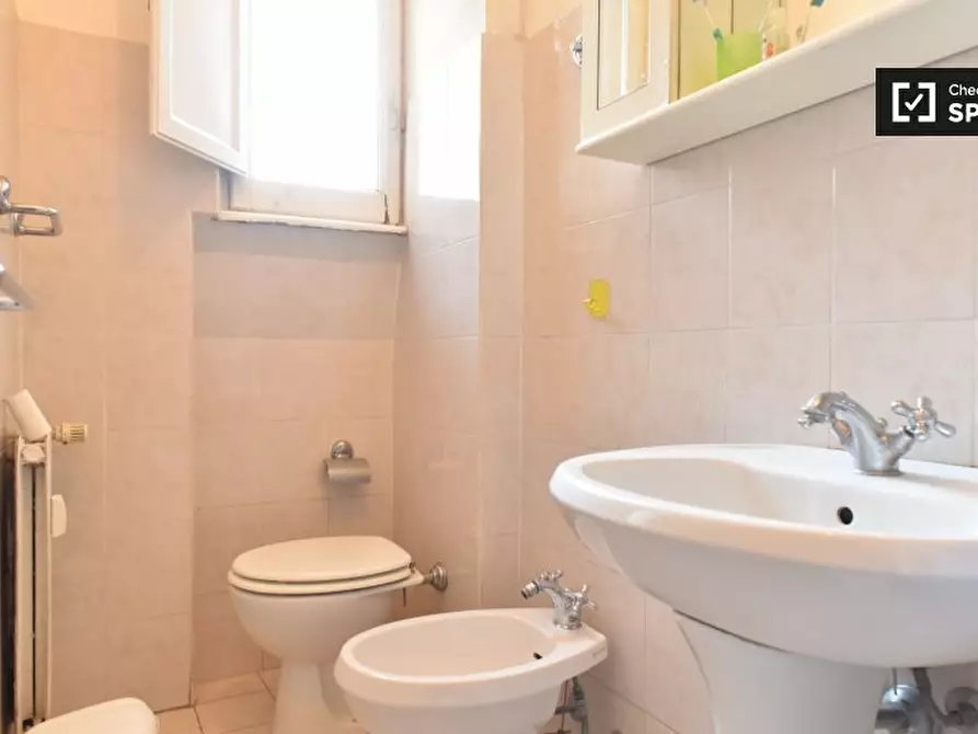 Immagine 11 di Camera condivisa in affitto  in Via Dacia a Roma