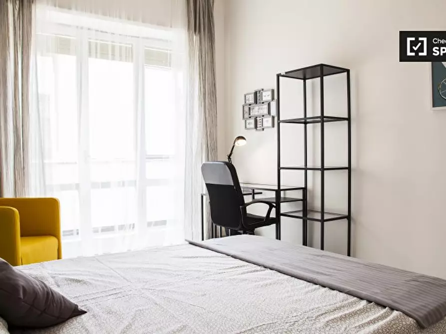 Immagine 2 di Camera condivisa in affitto  in Via Nemorense, 00198 Roma RM, Italy a Roma