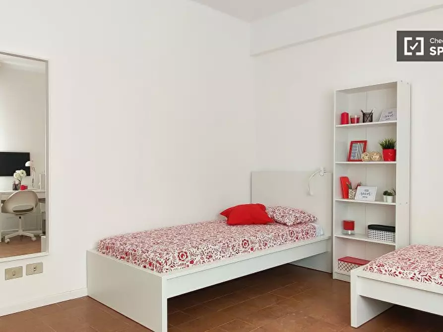 Immagine 2 di Camera condivisa in affitto  in via Barzoni a Milano