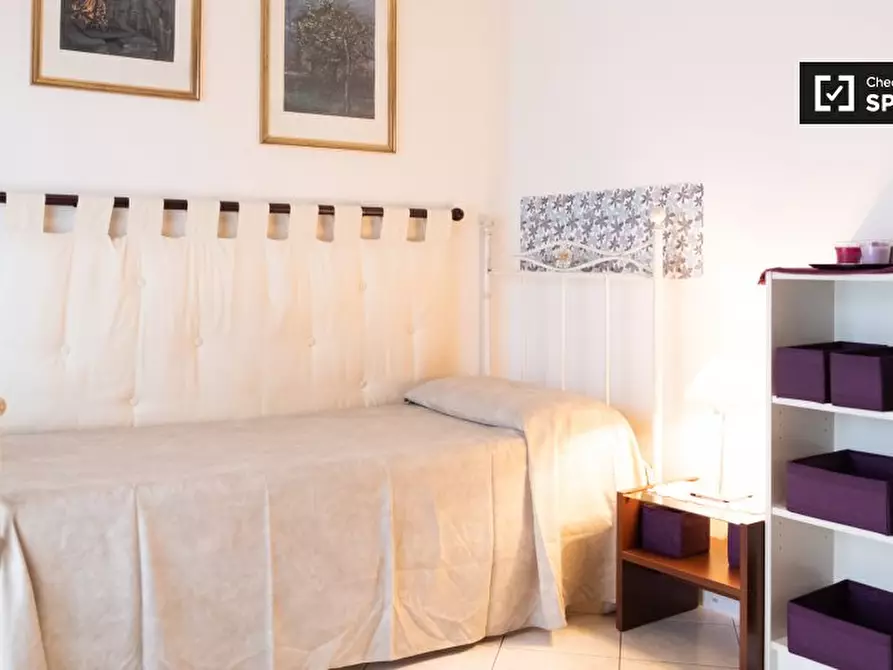 Immagine 5 di Camera condivisa in affitto  in Via Giuseppe Gregoraci a Roma