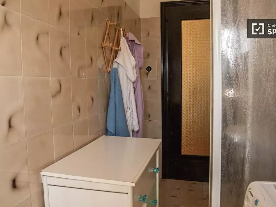 Immagine 4 di Camera condivisa in affitto  in Via di Trigoria, 00128 Selcetta RM, Italy a Roma