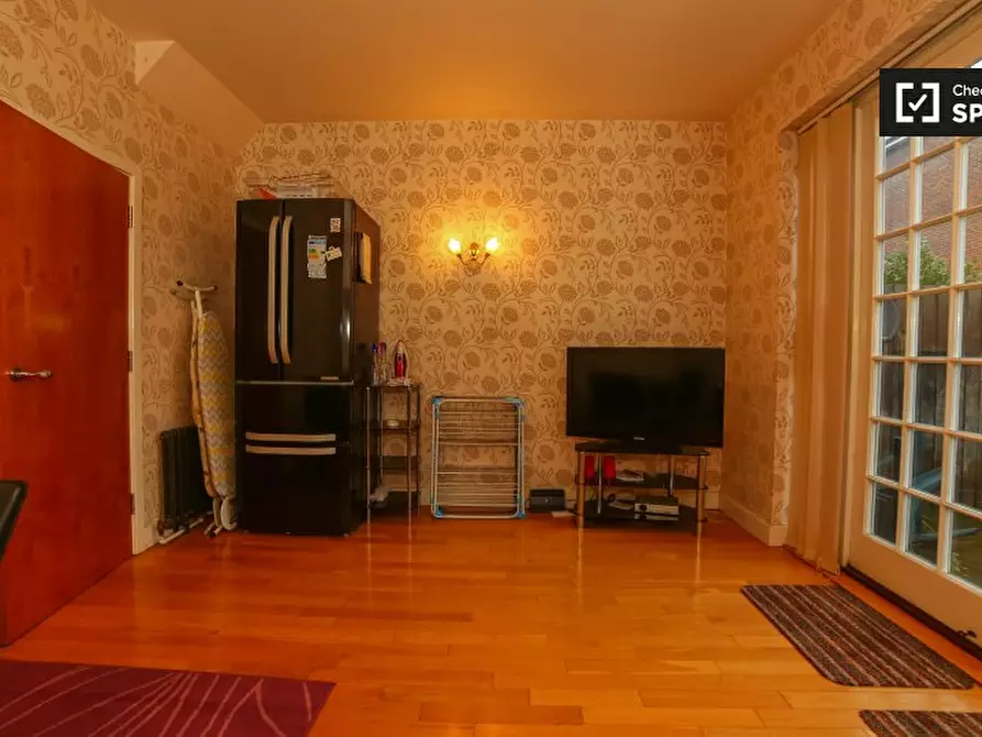 Immagine 8 di Camera condivisa in affitto  in Hastings St a Eltham