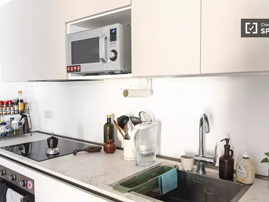 Immagine 8 di Appartamento in affitto  in Via Aulo Plauzio a Roma