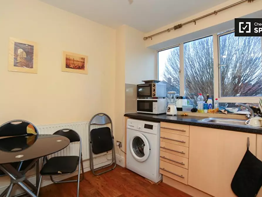 Immagine 2 di Camera condivisa in affitto  in Martindale Ave a East Ham