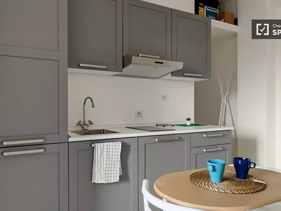 Immagine 5 di Ufficio in affitto  in Viale Brenta a Milano