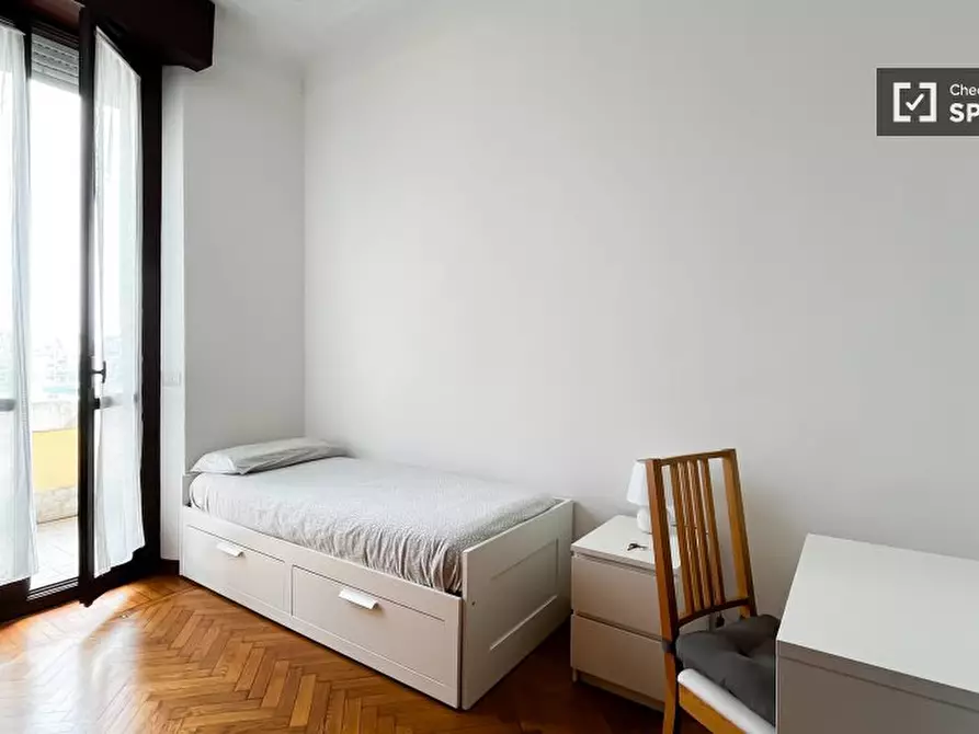 Immagine 3 di Camera condivisa in affitto  in Via Carlo Valvassori Peroni a Milano