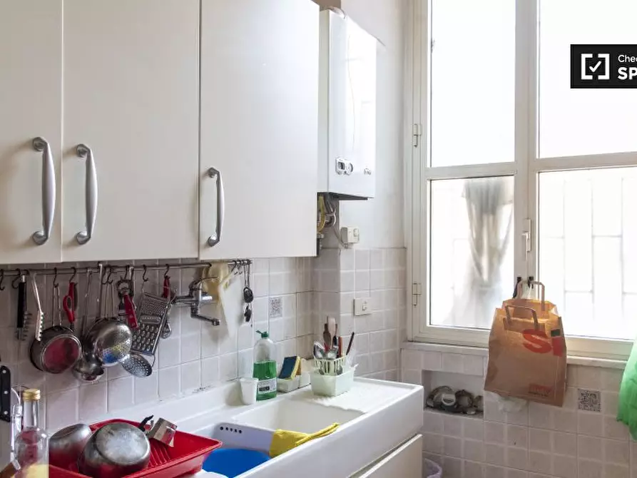 Immagine 10 di Camera condivisa in affitto  in Via Giovanni Amendola a Roma