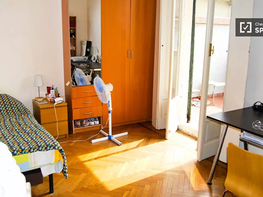 Immagine 3 di Camera condivisa in affitto  in via Macchi a Milano