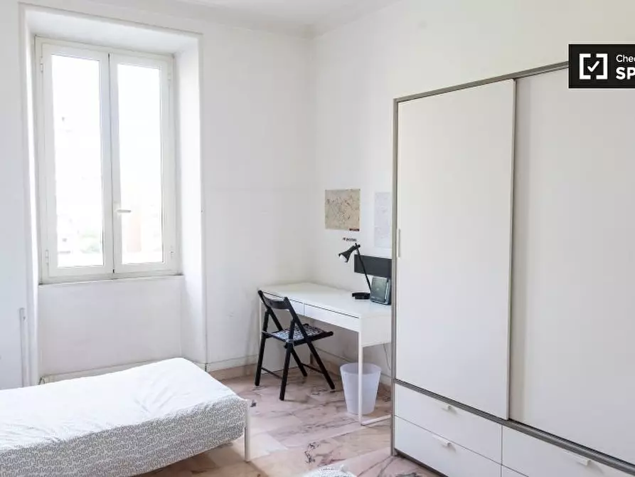 Immagine 2 di Camera condivisa in affitto  in Via Camilla a Roma