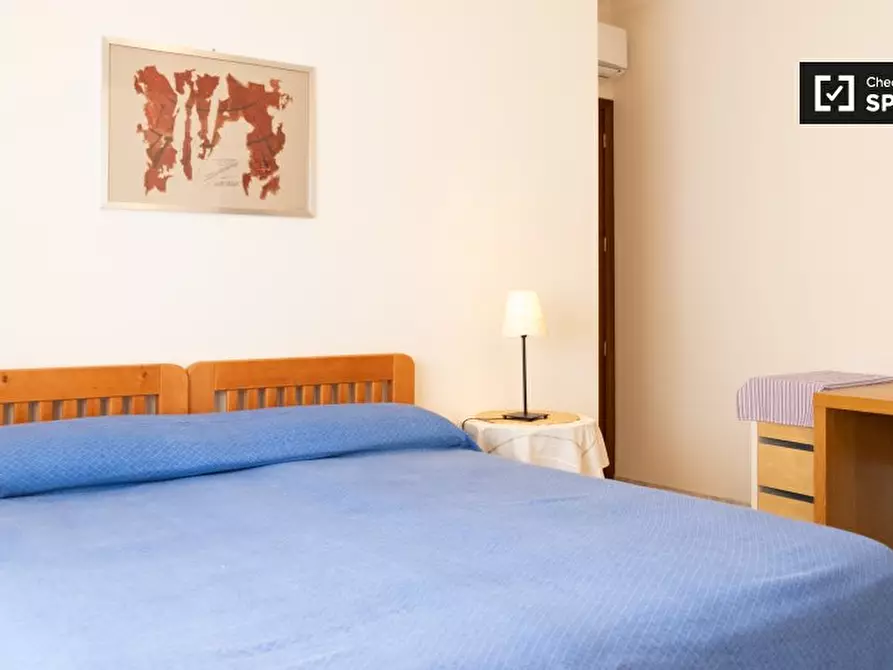 Immagine 2 di Camera condivisa in affitto  in Via Giuseppe Gregoraci a Roma