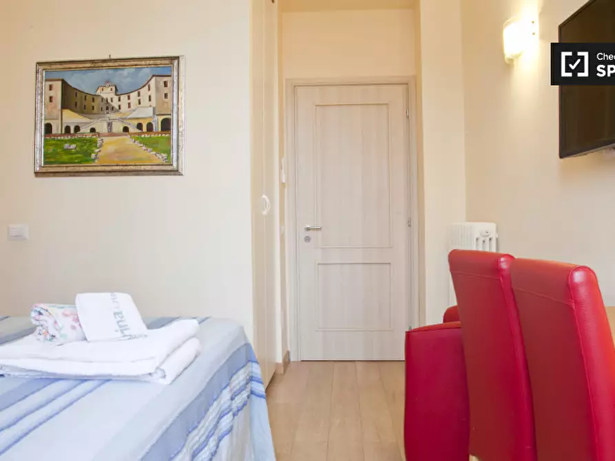 Immagine 18 di Camera condivisa in affitto  in Via Barletta a Roma