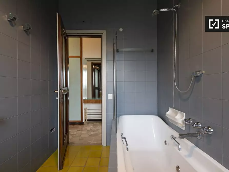 Immagine 16 di Camera condivisa in affitto  in Viale Beatrice d'Este a Milano